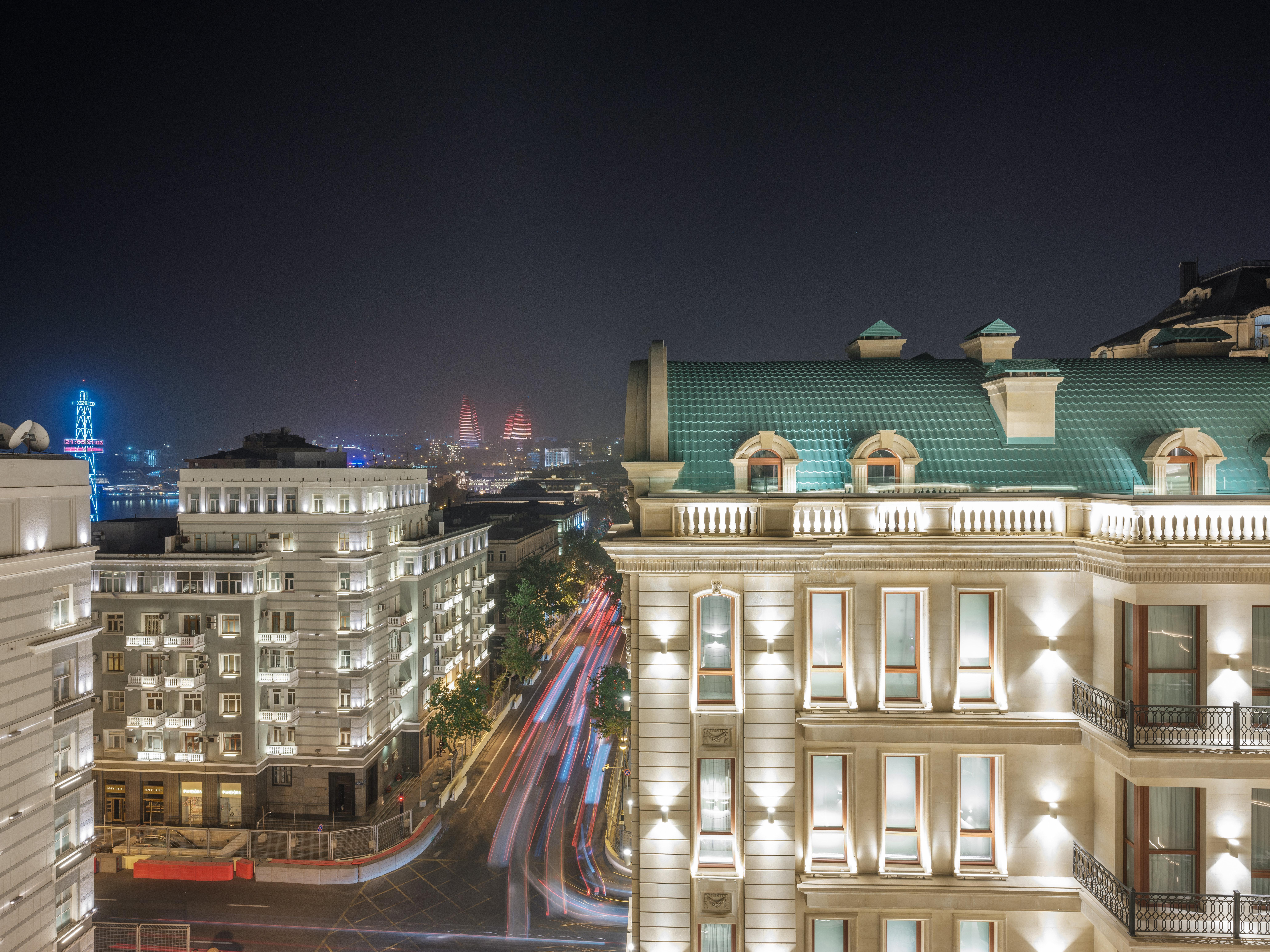 Intercontinental Baku By Ihg Hotel Exterior photo The hotel at night